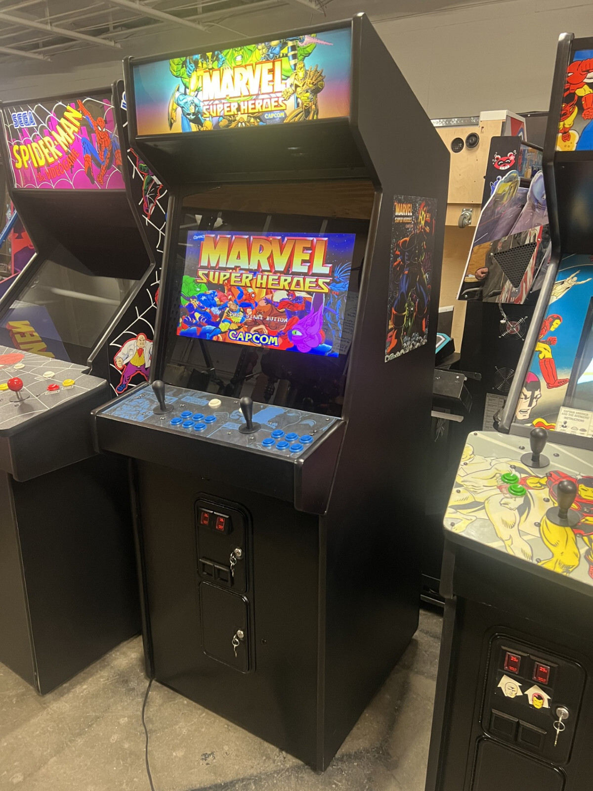 MARVEL SUPER HEROES ARCADE MACHINE by CAPCOM 1995 (Excellent Condition)*RARE*