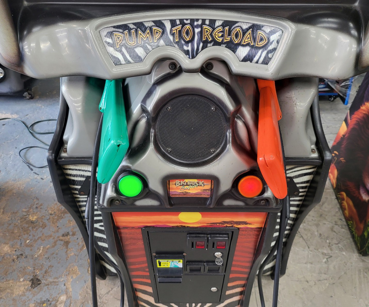 BIG BUCK HUNTER Pro SAFARI Full Size Arcade Shooting Game – WORKING GREAT! (S3)