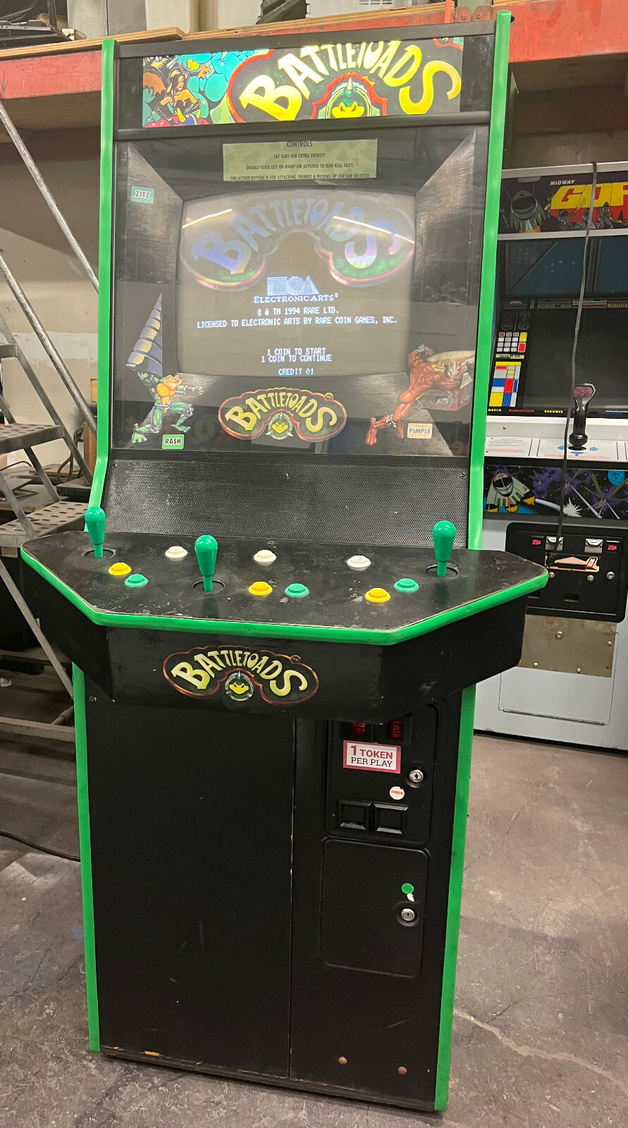 BATTLETOADS ARCADE MACHINE by RARE COIN GAMES INC 1994