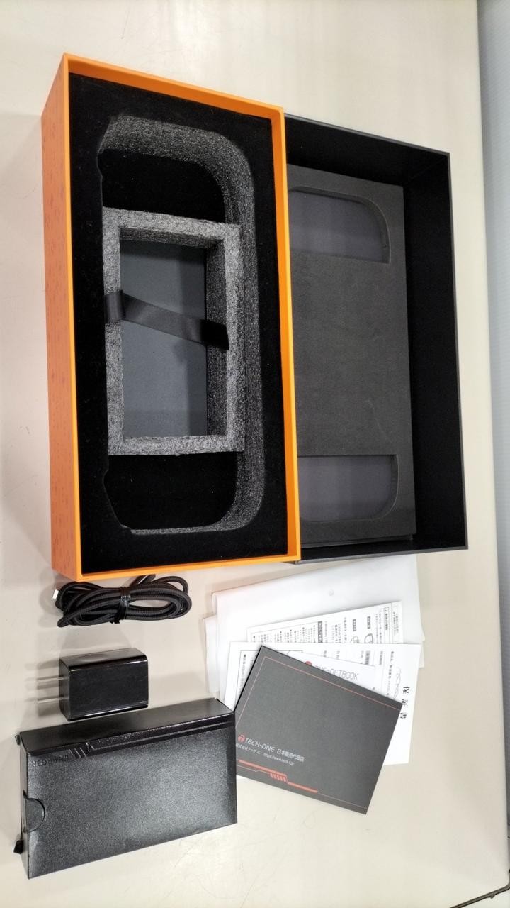OneXPlayer Mini Pro 7″ Handheld PC Ryzen 7 6800U 32GB 2TB w/ Dock Box Exc