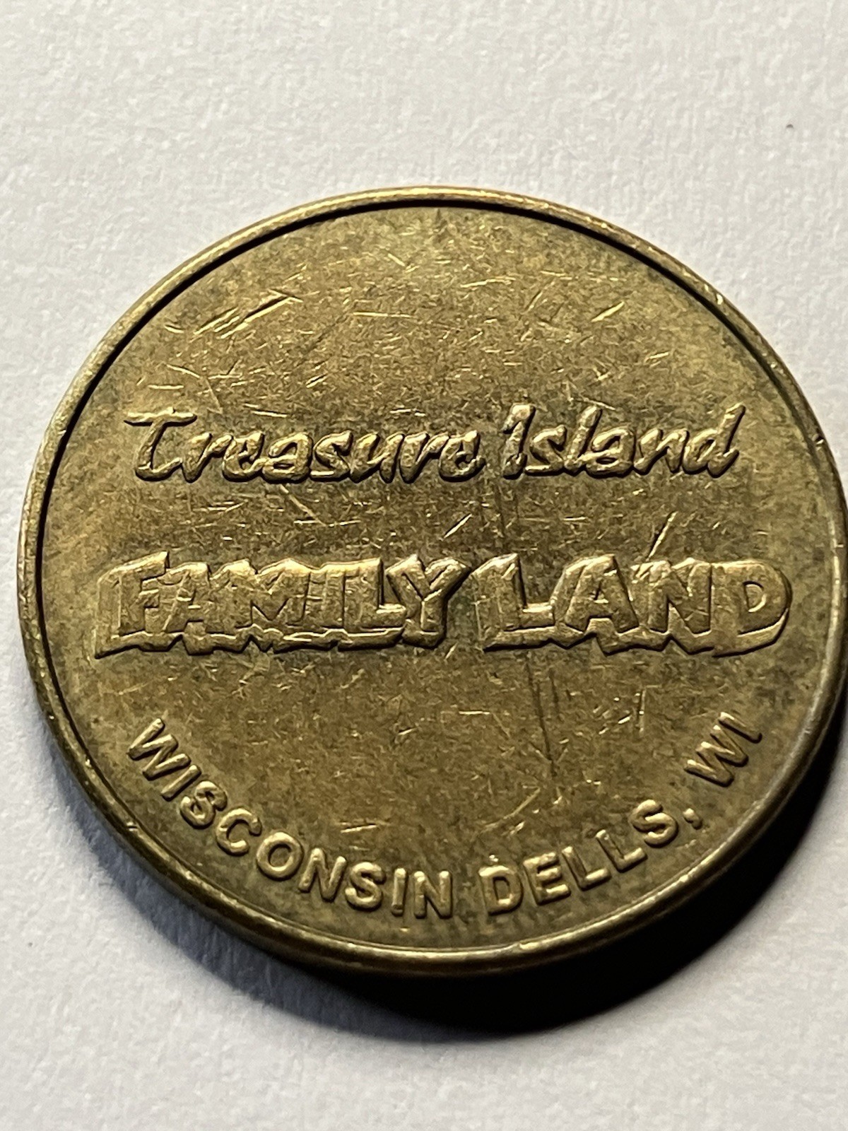 OLD BAY OF DREAMS – TREASURE ISLAND FAMILY LAND ARCADE TOKEN WISONSIN DELLS #un1