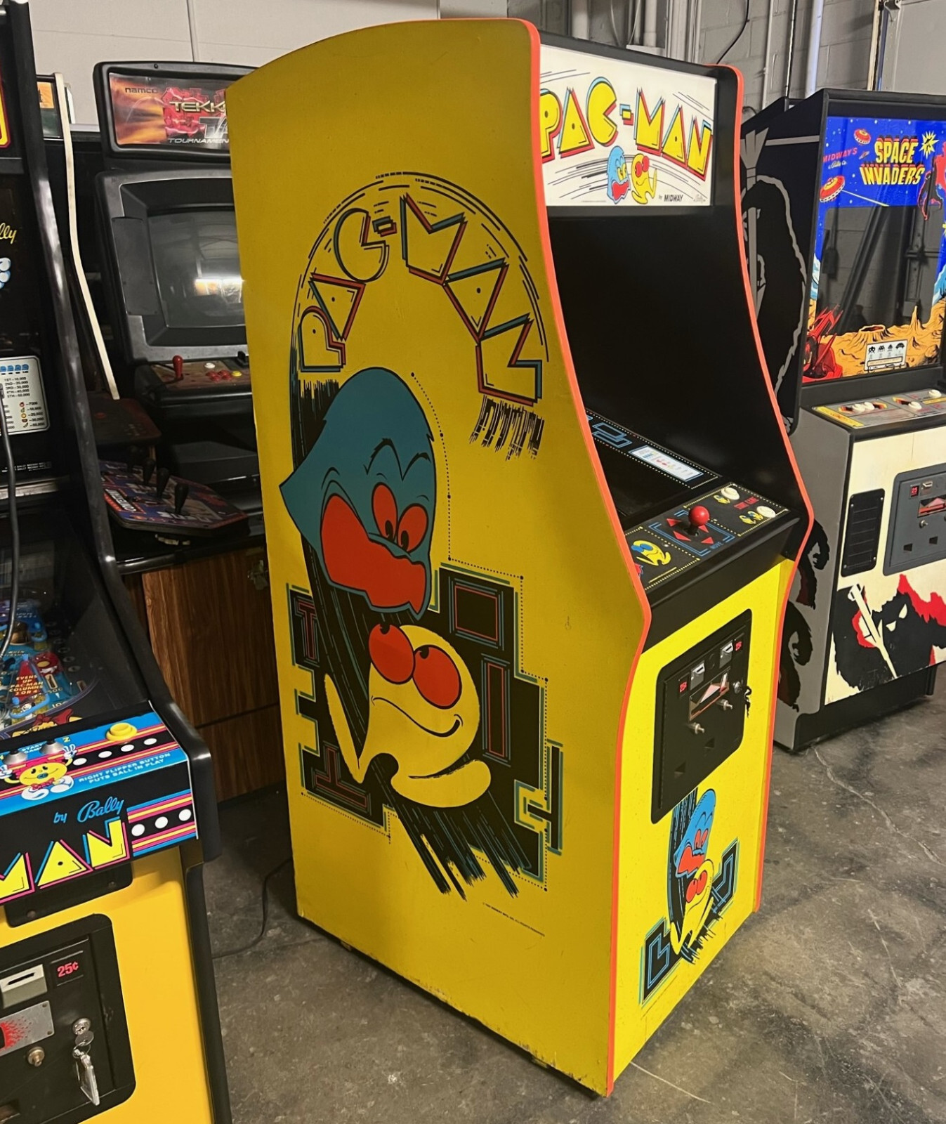 PAC-MAN ARCADE MACHINE by MIDWAY (Excellent Condition) *RARE*