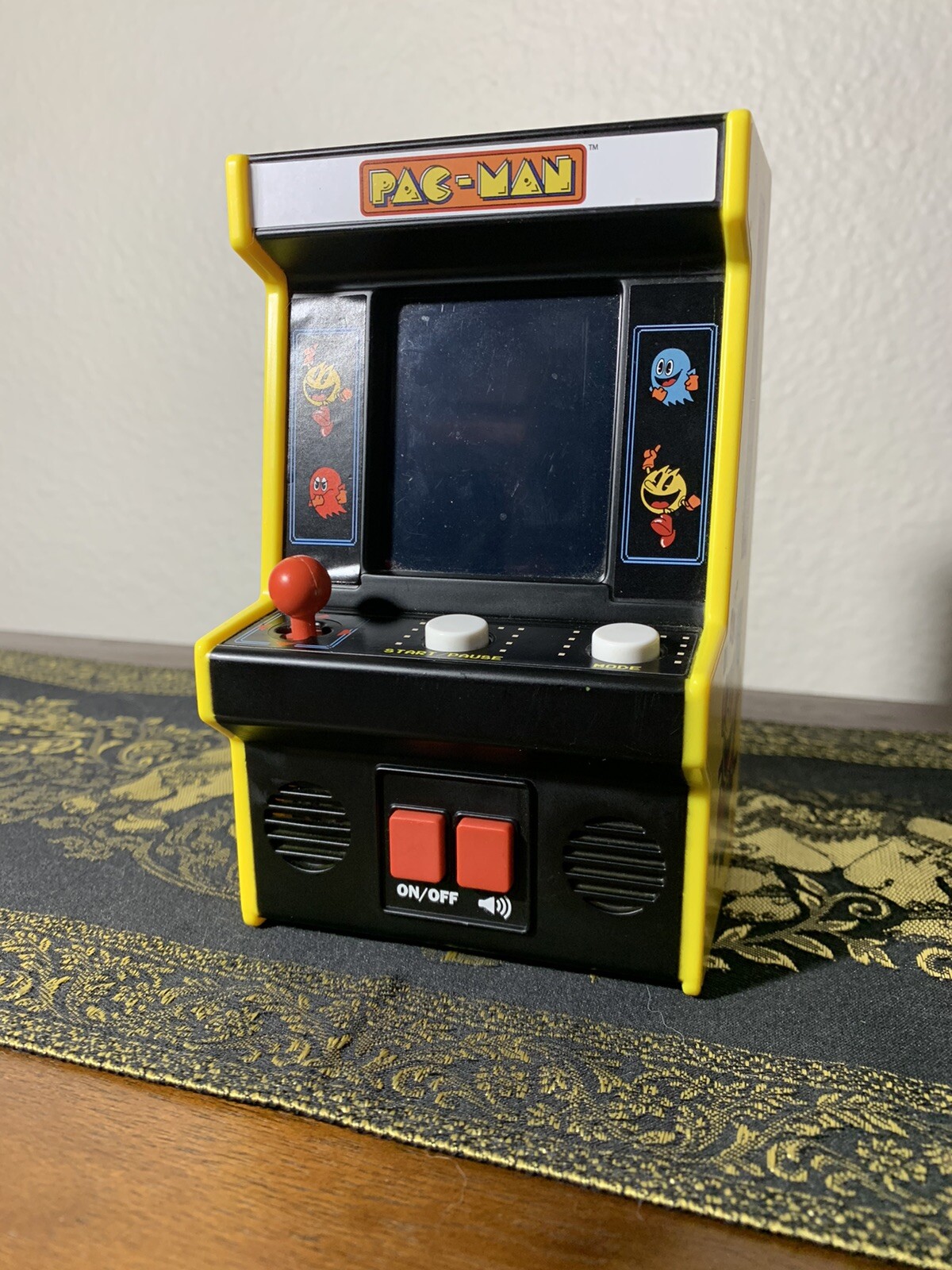 Bandai/Namco Pac-man Handheld Mini Arcade Retro Pacman Video Game Machine Toy