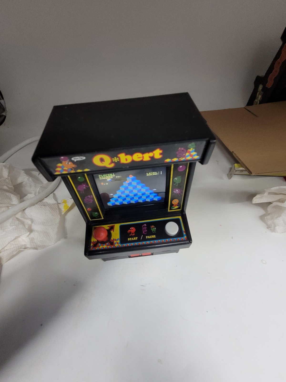 Q’Bert Mini Arcade Game 2016 Working and in Good Condition. Fun. Miniature Video