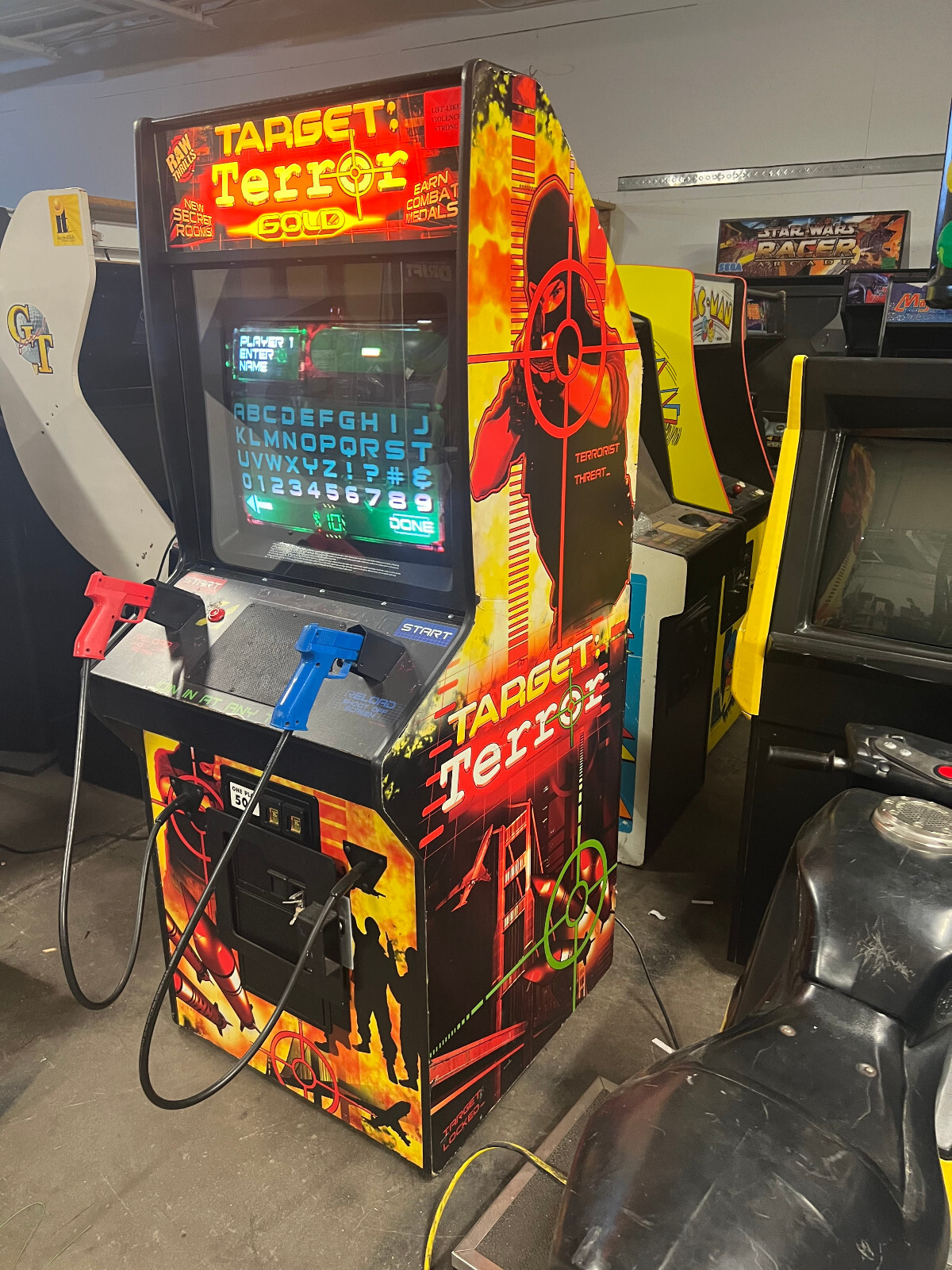 TARGET TERROR ARCADE MACHINE by RAW THRILLS 2004 (Excellent Condition) *RARE*