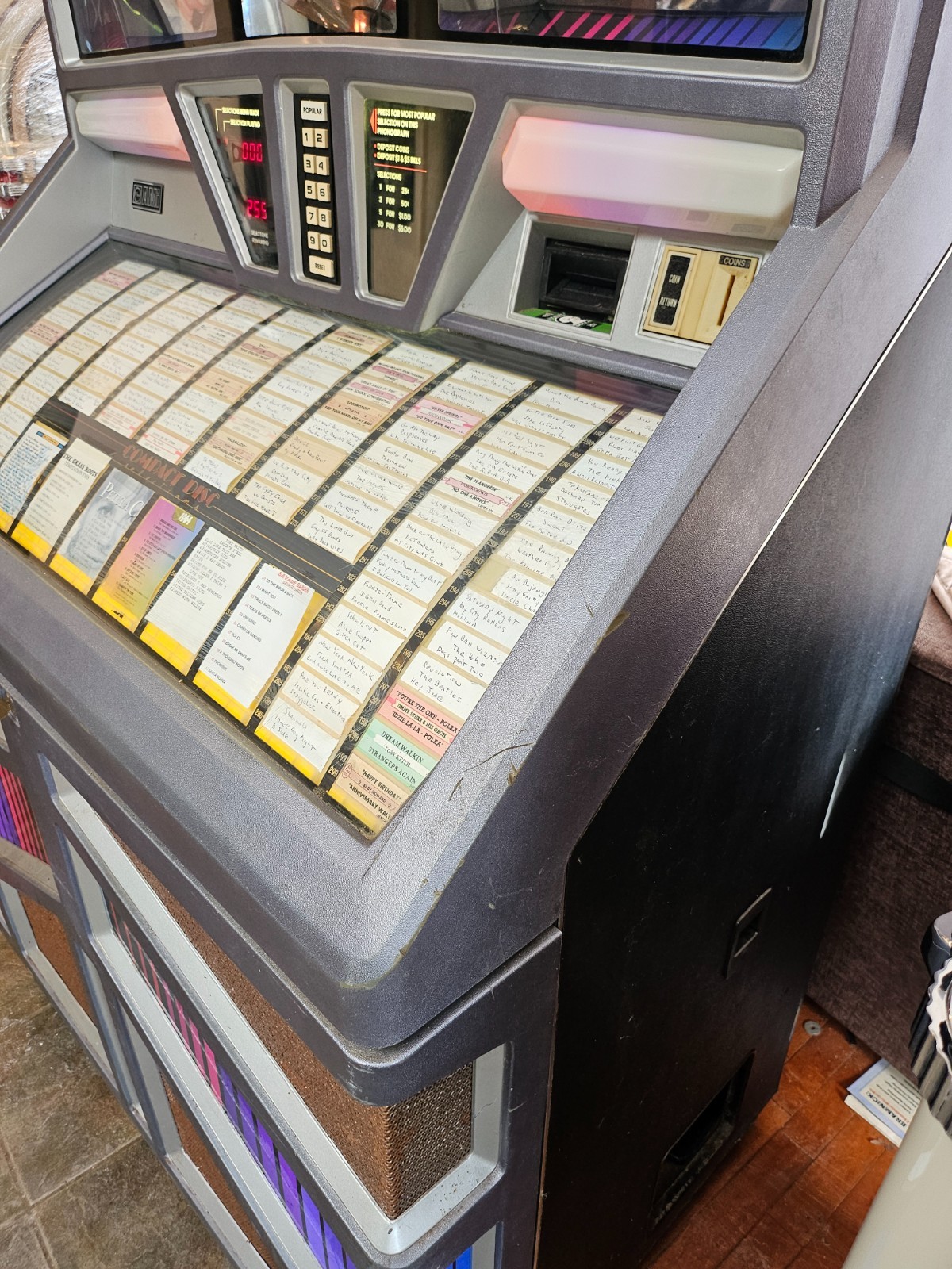 Rowe R-93 45rpm vinyl jukebox 100 records 200 selections looks sounds great