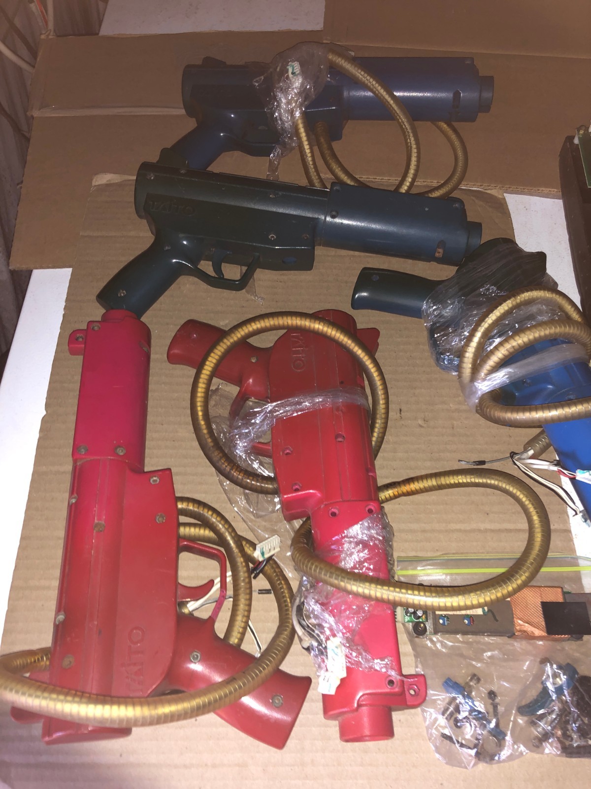 TAITO UNDER FIRE ARCADE GAME GUNS RED AND BLUE WITH PARTS ARCADE