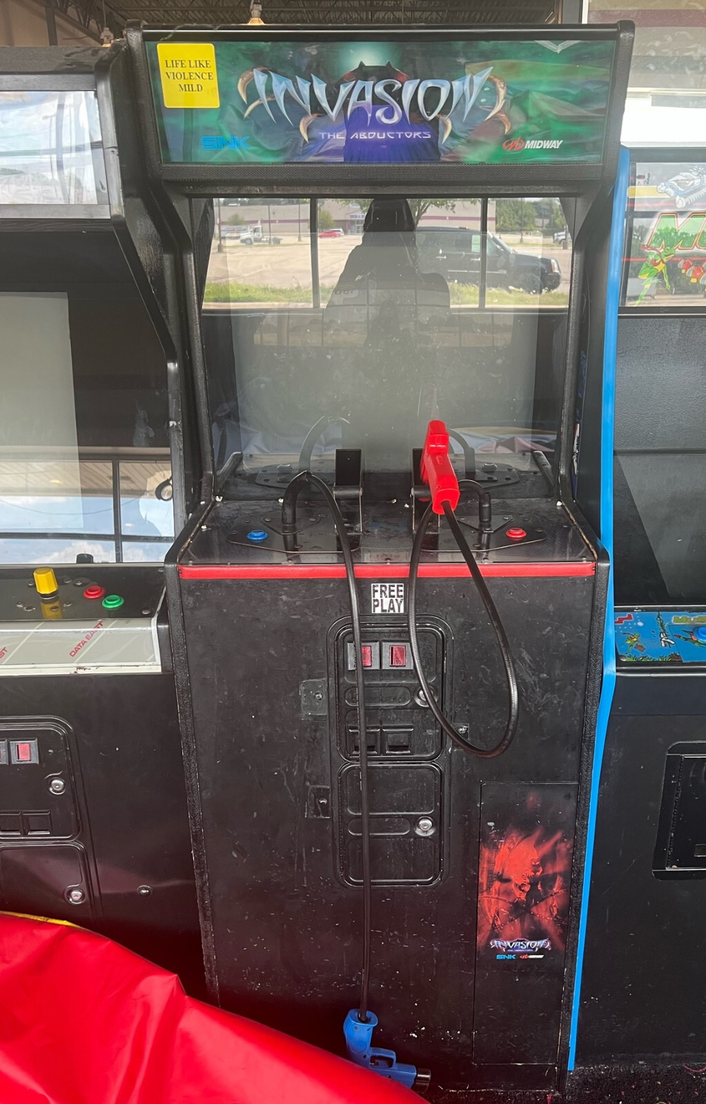 INVASION the ABDUCTORS ARCADE MACHINE by MIDWAY 1999 (Excellent Condition)*RARE*