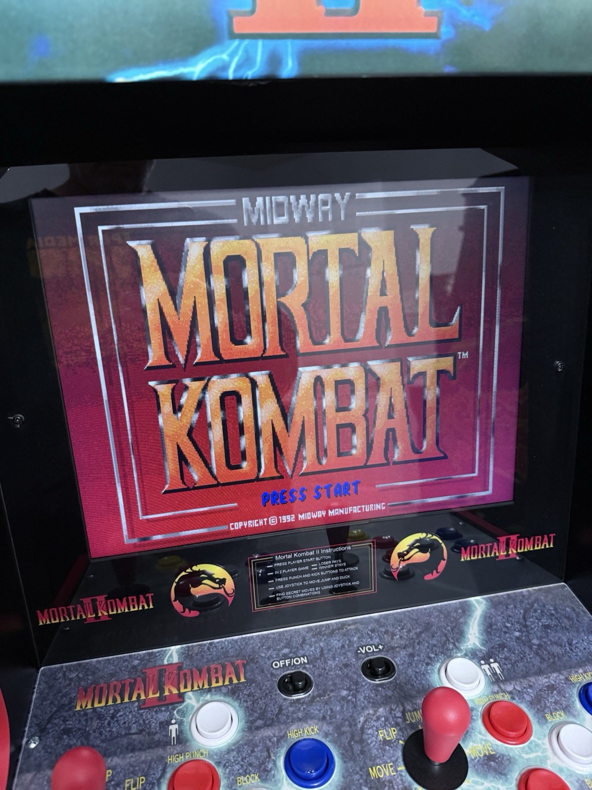 MORTAL KOMBAT: Legacy Edition – Arcade1Up – 12 Games – with Riser