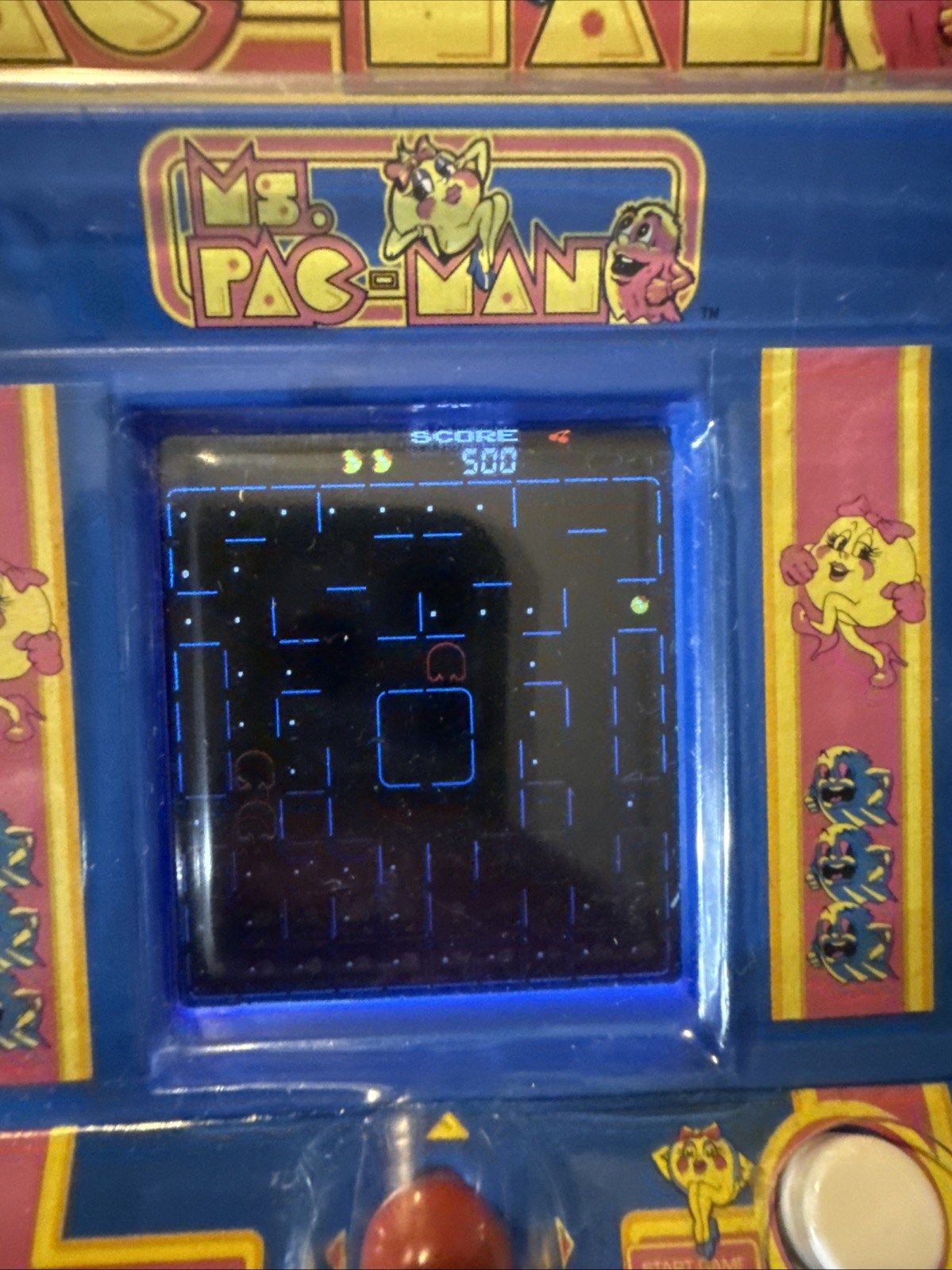 Arcade Classics – Ms Pac-Man Retro Mini Arcade Handheld Game