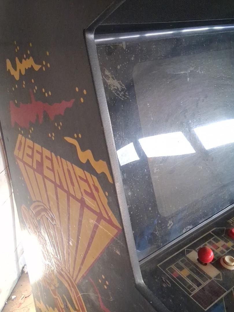 Williams Defender Original Vintage Coin-Operated Video Arcade Machine Cabinet
