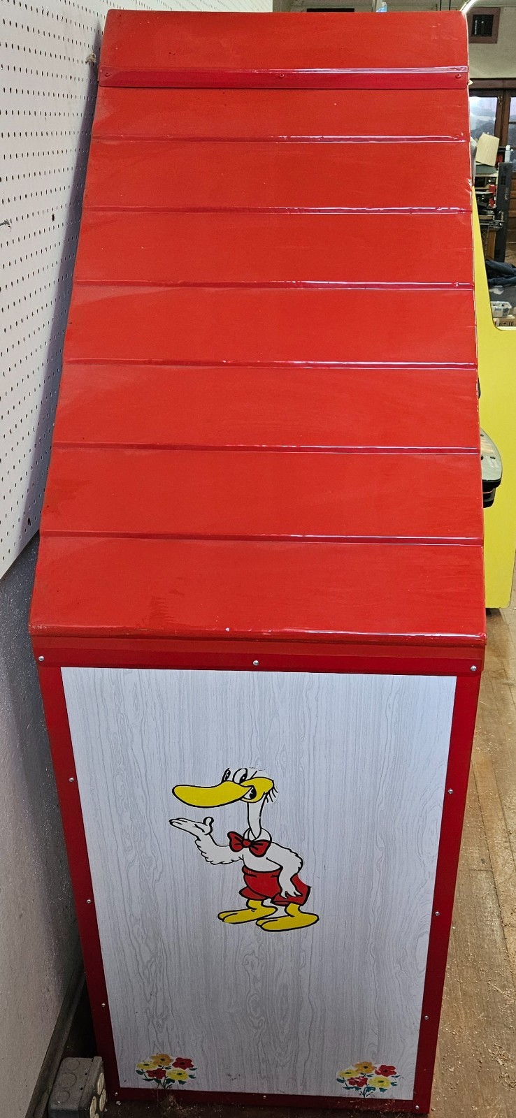 MOVIE HUT Sit Down Kiddierama Cartoon Theater Booth Arcade Game Model MHI-CS