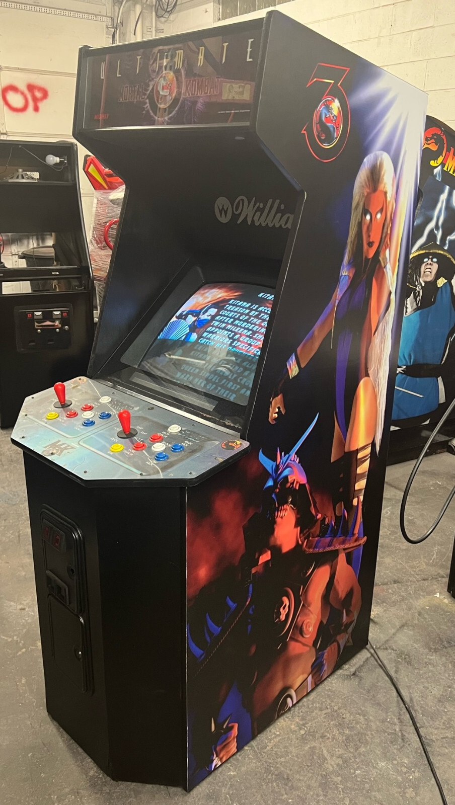 ULTIMATE MORTAL KOMBAT 3 ARCADE MACHINE by MIDWAY 1995 (Excellent Condition)