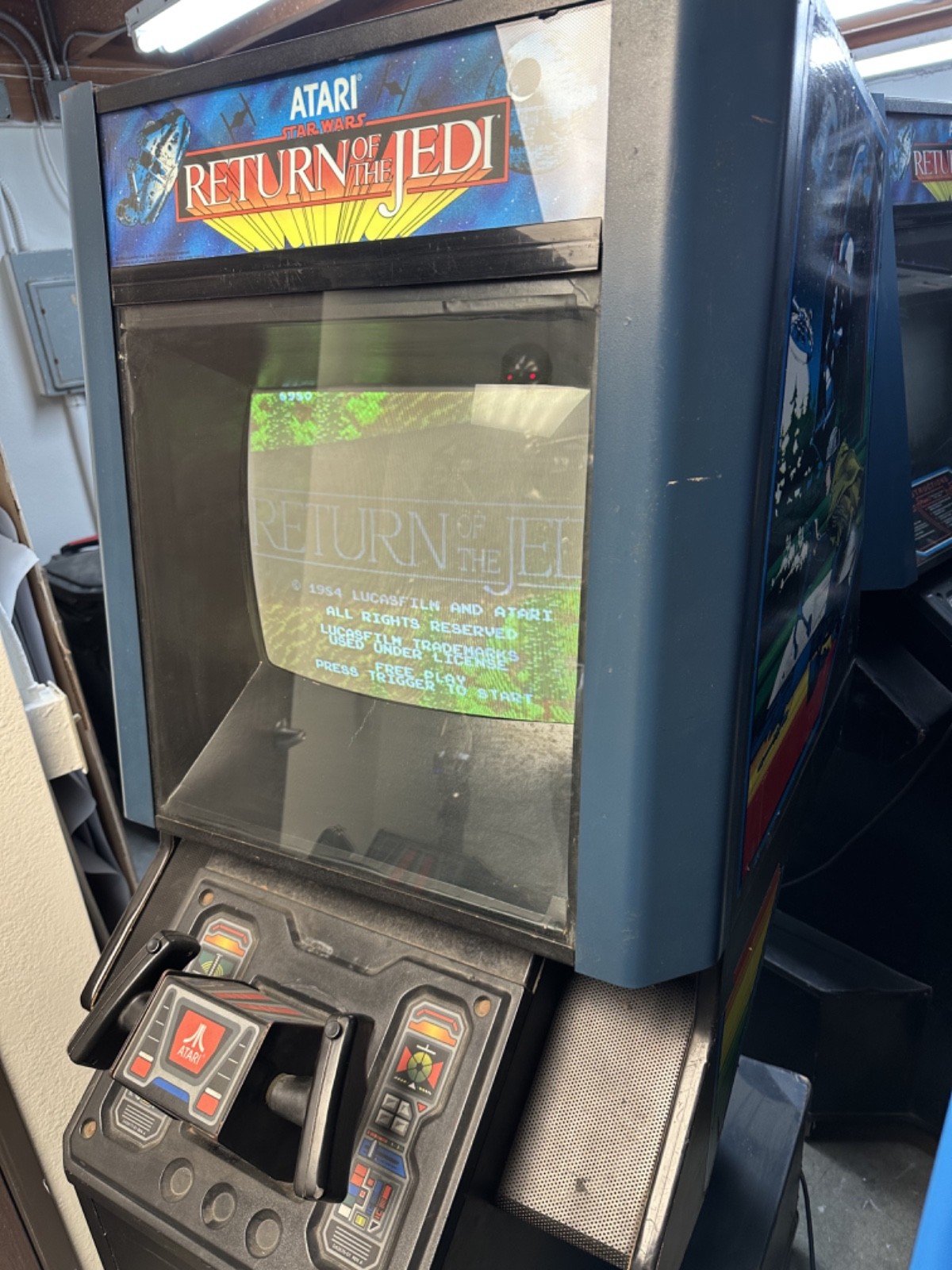 VINTAGE DEDICATED ATARI STAR WARS : RETURN of the JEDI ARCADE GAME MACHINE ROTJ