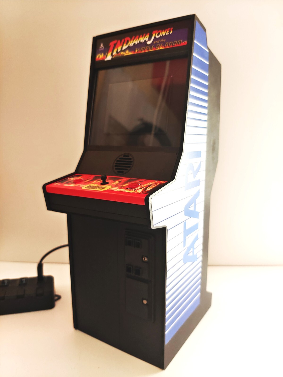 Indiana Jones 1/6 scale mini working arcade cabinet (Playscale, New Wave Toys).