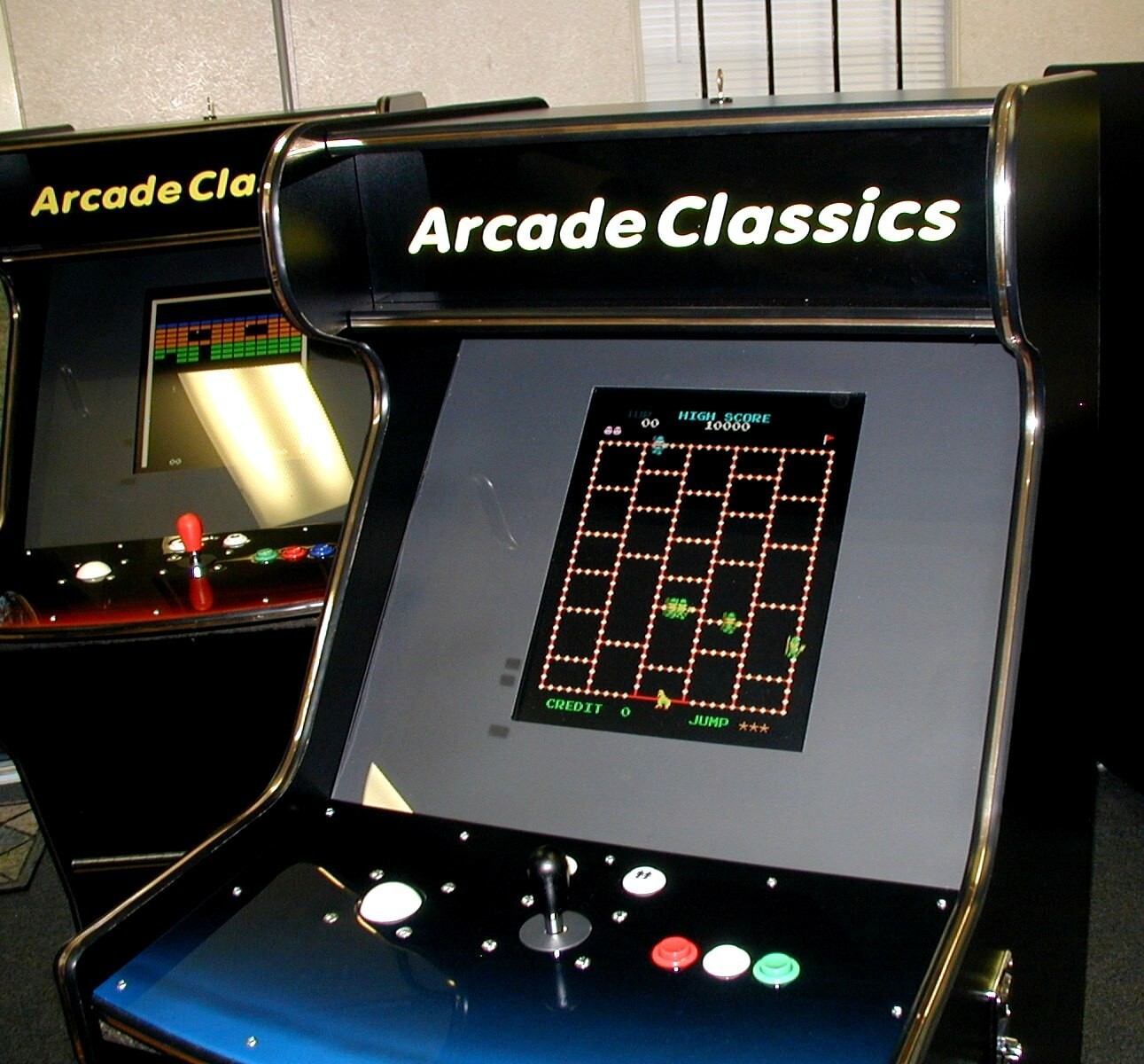 Commercial Quality / Sitdown Arcade Game 60 Games (USA Made)