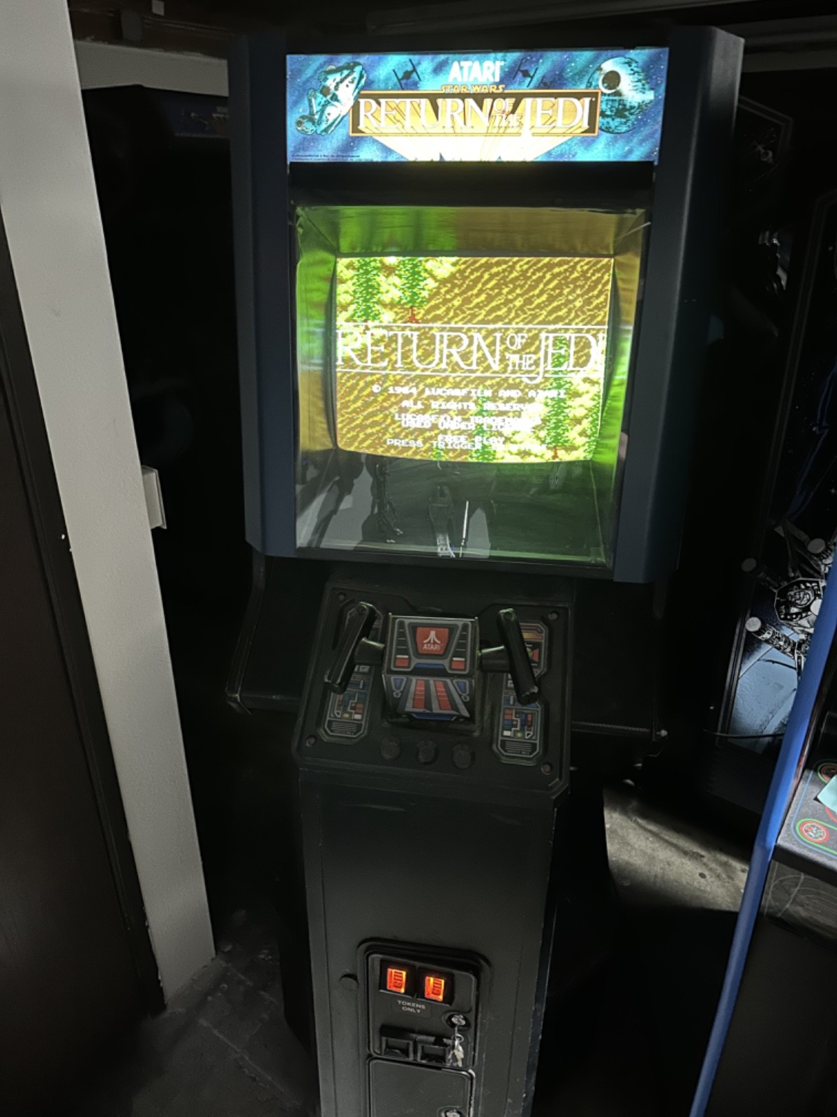 VINTAGE DEDICATED ATARI STAR WARS : RETURN of the JEDI ARCADE GAME MACHINE ROTJ