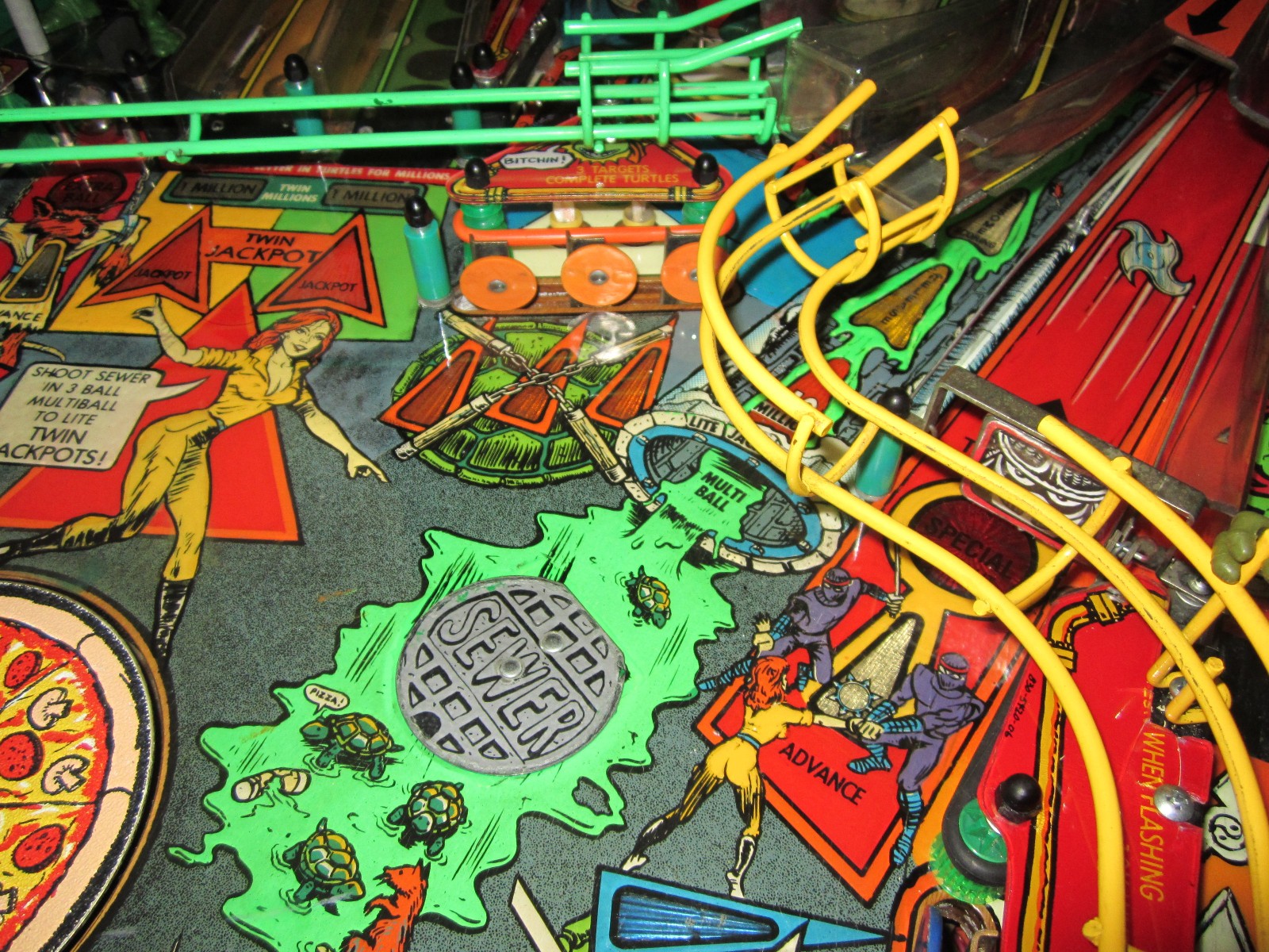 TEENAGE MUTANT NINJA TURTLES PINBALL MACHINE by DATAEAST 1991 (Excellent) *RARE*